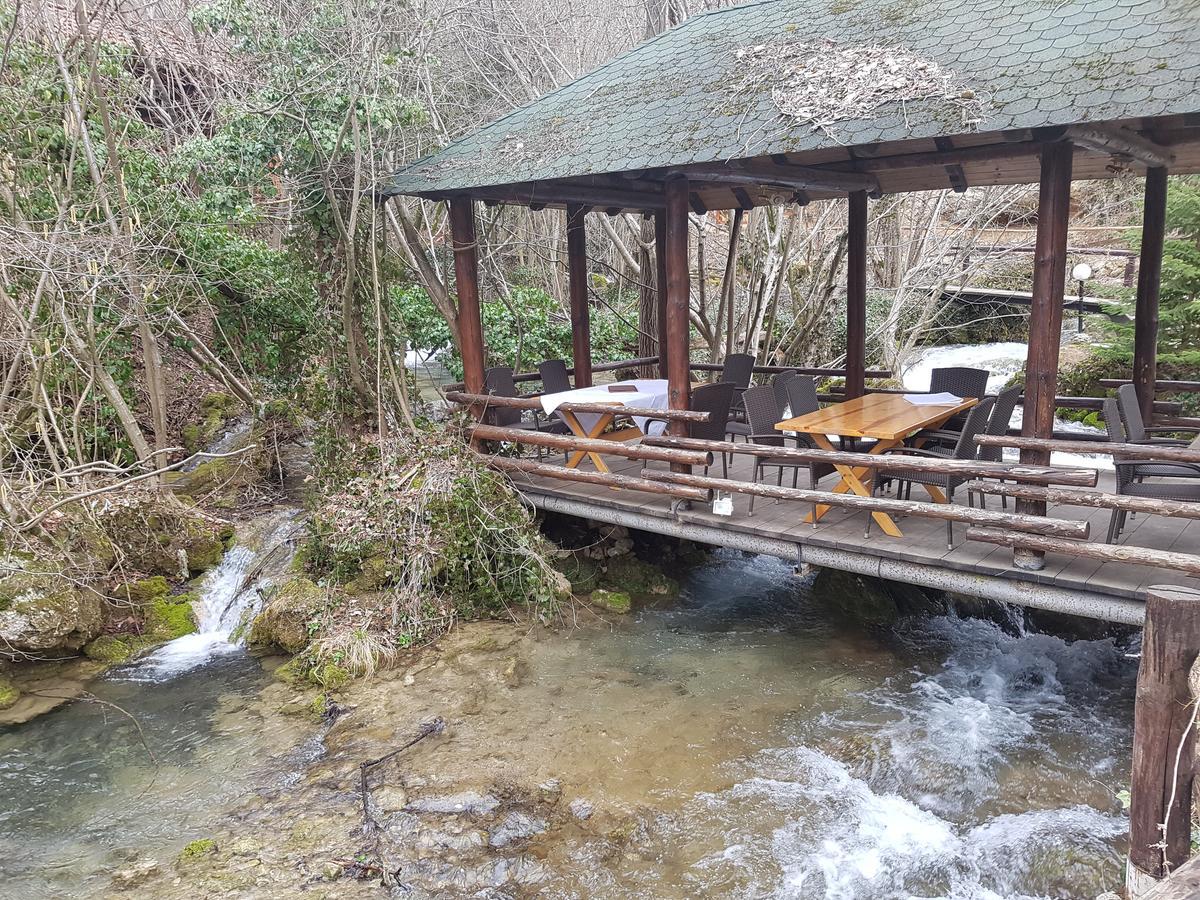 Vodopad Lisine Panzió Strmosten Kültér fotó