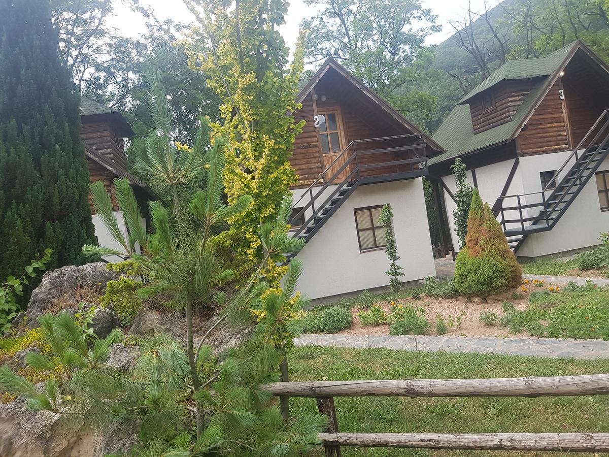 Vodopad Lisine Panzió Strmosten Kültér fotó